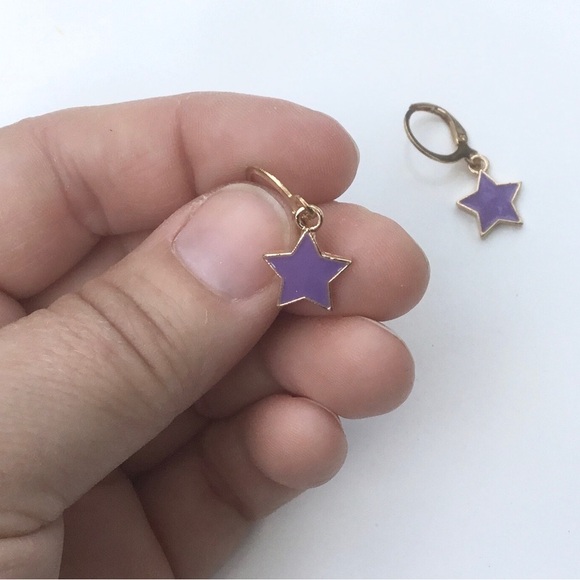 Cute small enameled purple star dangle earrings light weight fun y2k casual - Picture 2 of 2